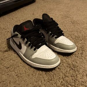 Jordan 1 low grey.